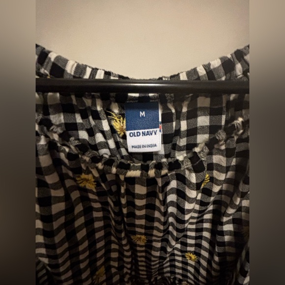 Old Navy Women’s Blouse - Picture 2 of 3